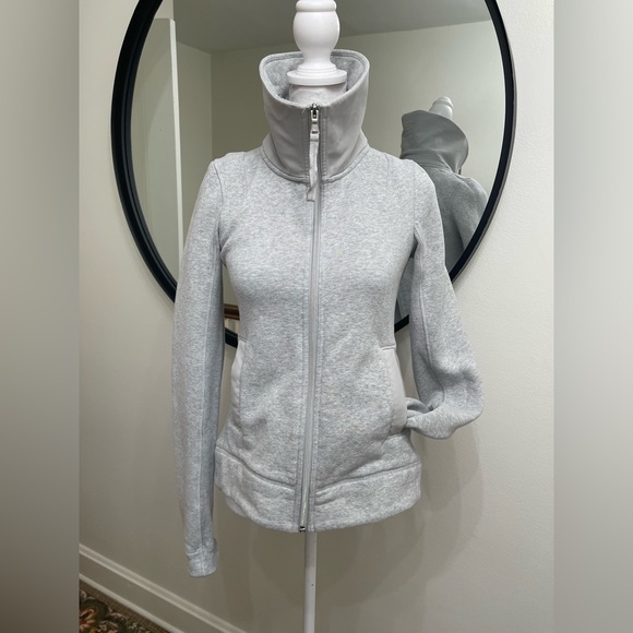 Lululemon En Route Jacket Heathered Light Grey Size 4 - Picture 9 of 16